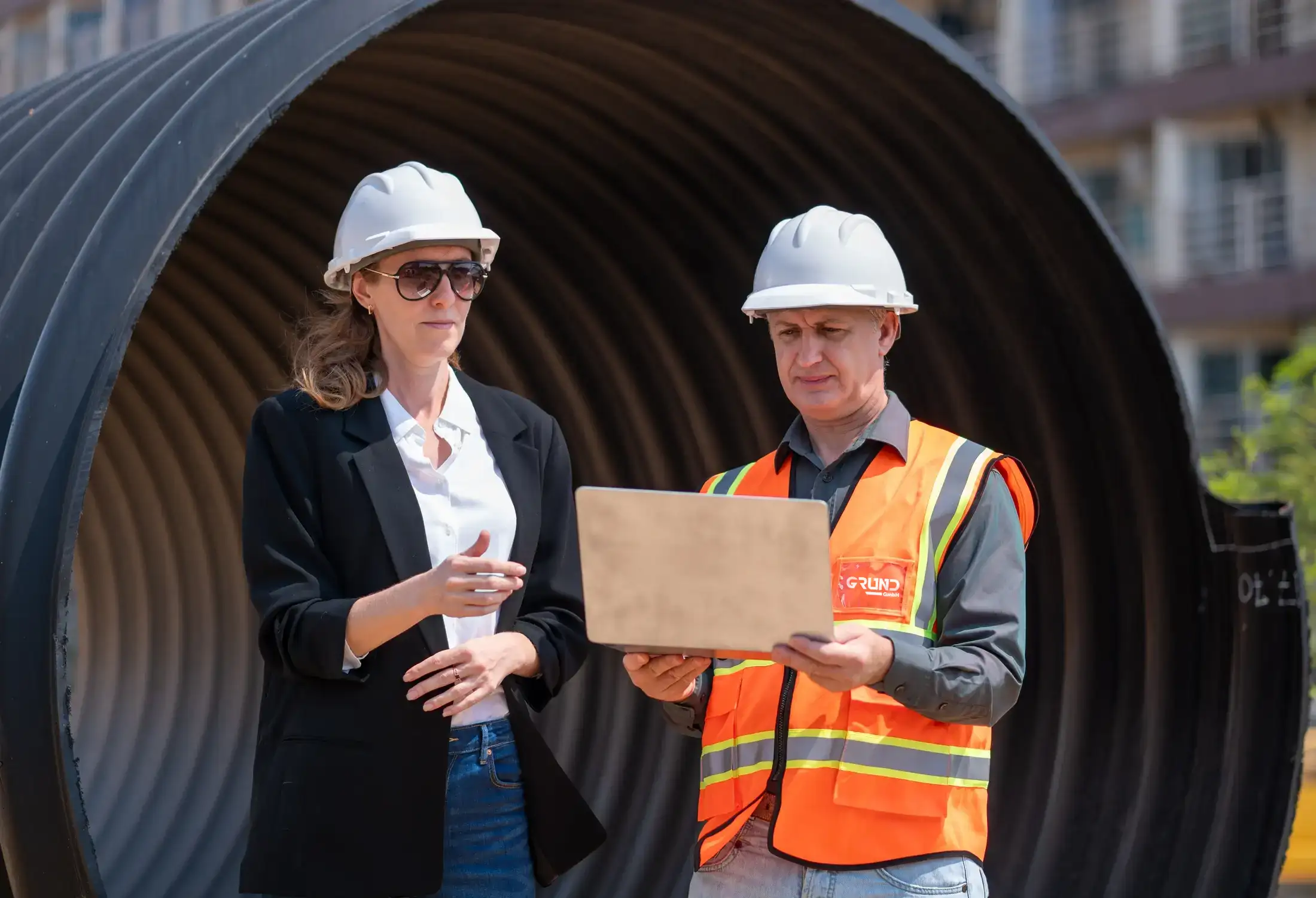 Koordination von Wachpersonal auf der Baustelle zur Sicherstellung reibungsloser Abläufe und lückenloser Objektsicherung.